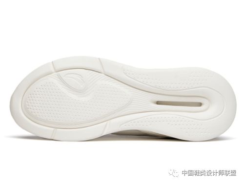 安踏运动鞋 科技与设计的完美融合